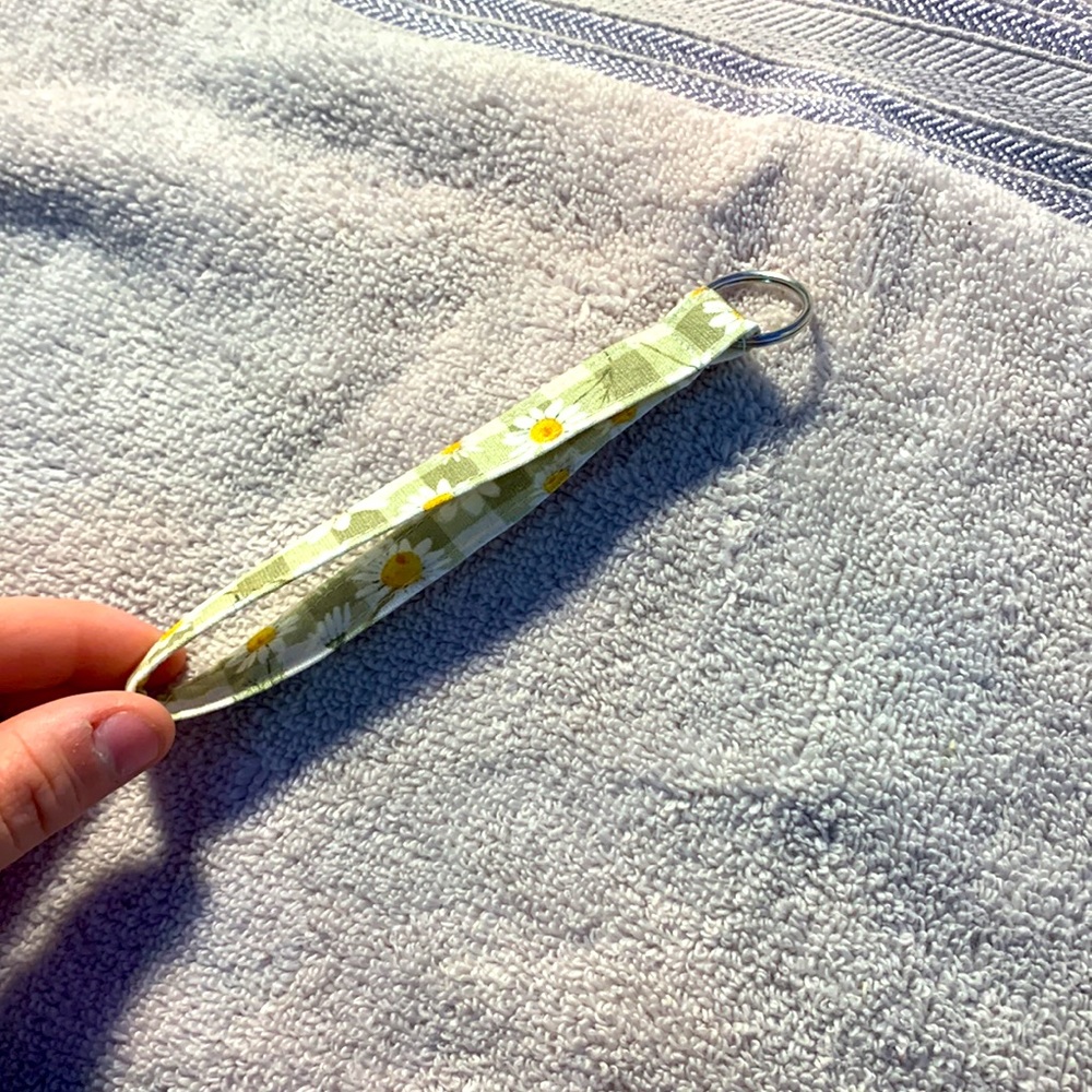 Flower keychain - Picture 2 of 3